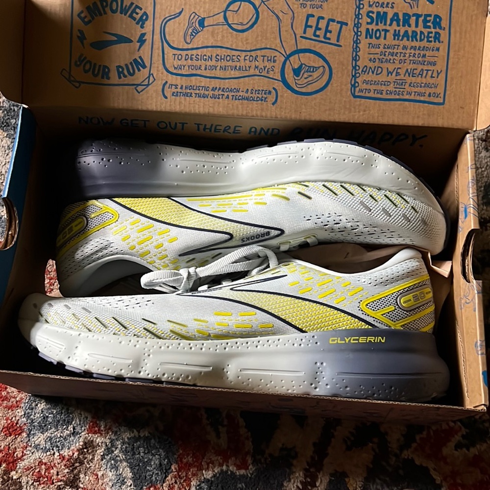 brand new, never been worn Brooks Glycerine 20 men’s size 11.5.